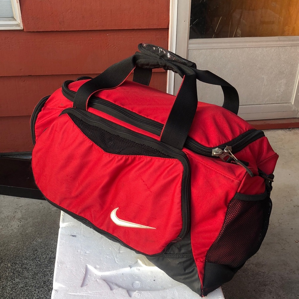 NIKE Gym Bag White Logo Red Black Duffel Breathable Lots of Room & Pockets!
